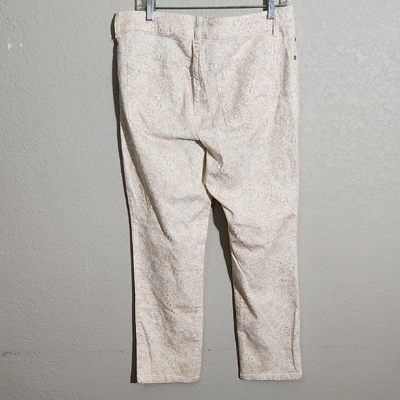 Chicos Platinum Denim Pants Womens  Size 1.5 M Lace Cream Pattern Ultimate Fit - Picture 3 of 11